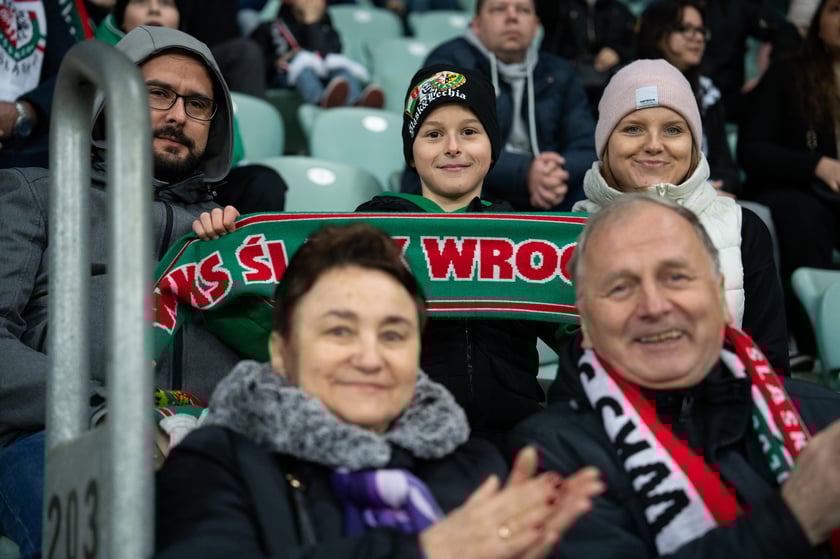 Kibice na meczu Śląska z Widzewem (2 marca 2024) na Tarczyński Arenie